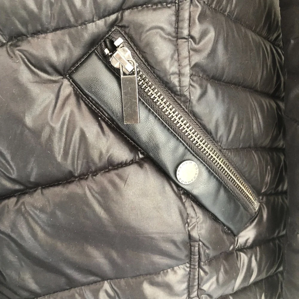 French Connection Black Puffer Coat w/ faux fur Collar - Picture 5 of 10